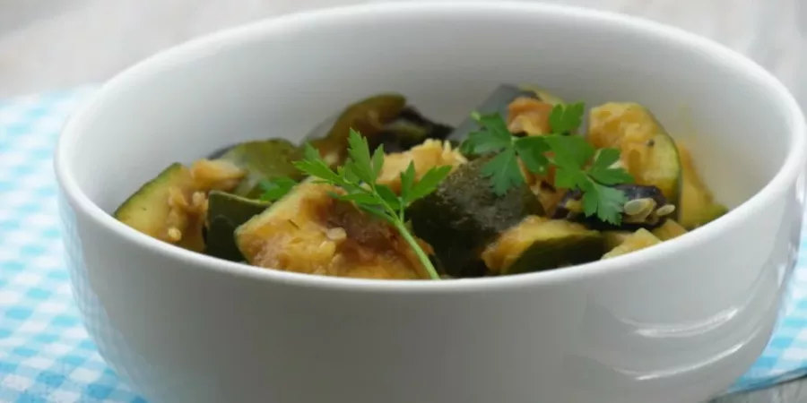 Courgettes sautées aux olives noires
