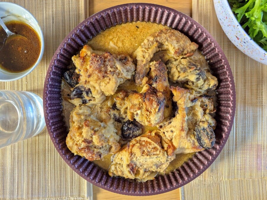Poulet aux pruneaux et aux amandes