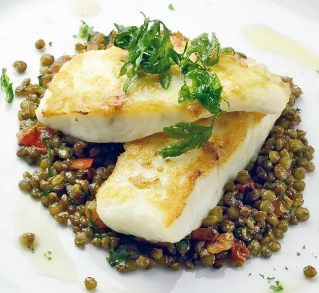 Poisson grillé, blanc de lentilles à la ciboulette