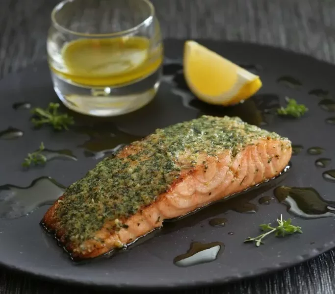 Saumon rôti aux herbes fraîches