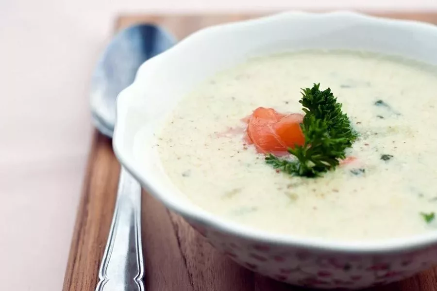 Velouté de pommes de terre au saumon