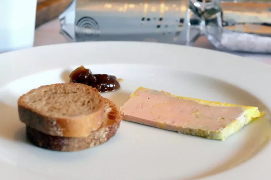 Foie gras mi-cuit en terrine