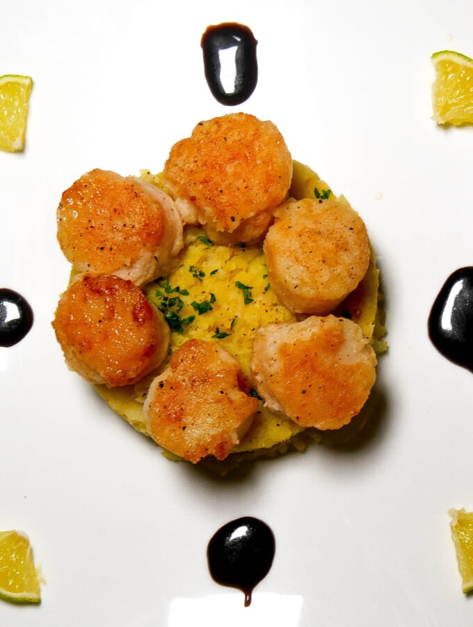 Noix de Saint-Jacques au caramel balsamique, écrasée de céleri-rave