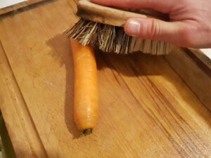 Brosser les carottes