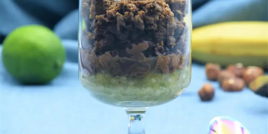 Verrine crumble, chocolat, banane au citron vert