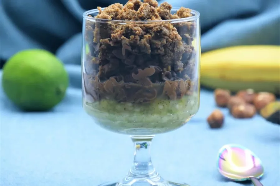 Verrine banane-citron vert, chocolat, noisettes