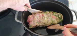 Epaule d’agneau roulée, oignons nouveaux - Instruction 6