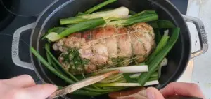Epaule d’agneau roulée, oignons nouveaux – Instruction 7 Epaule d’agneau roulée, oignons nouveaux - Instruction 7