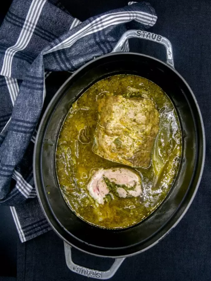 Epaule d&rsquo;agneau roulée aux herbes fraîches