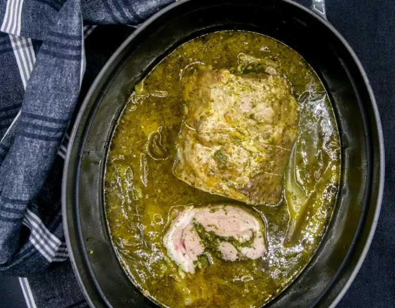 Epaule d’agneau roulée aux herbes fraîches