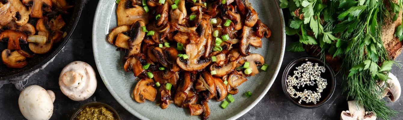Comment conserver, nettoyer et cuisiner les champignons sans risque : guide complet par variété