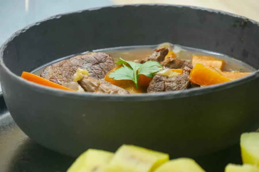 Sauté de veau aux carottes, sauce vin épices