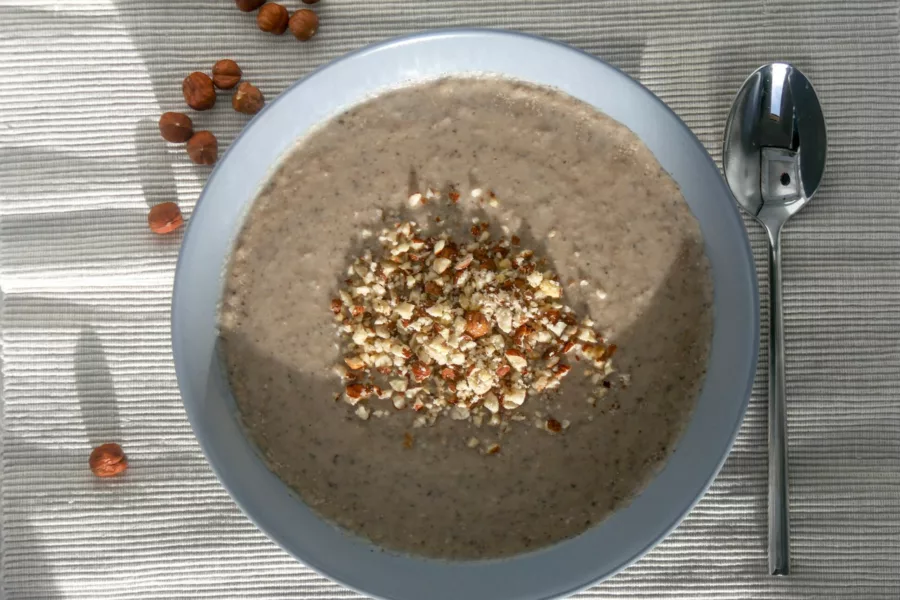 Velouté de panais, champignons et noisettes