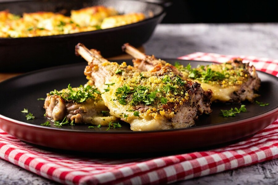 Carrés d’agneau en persillade