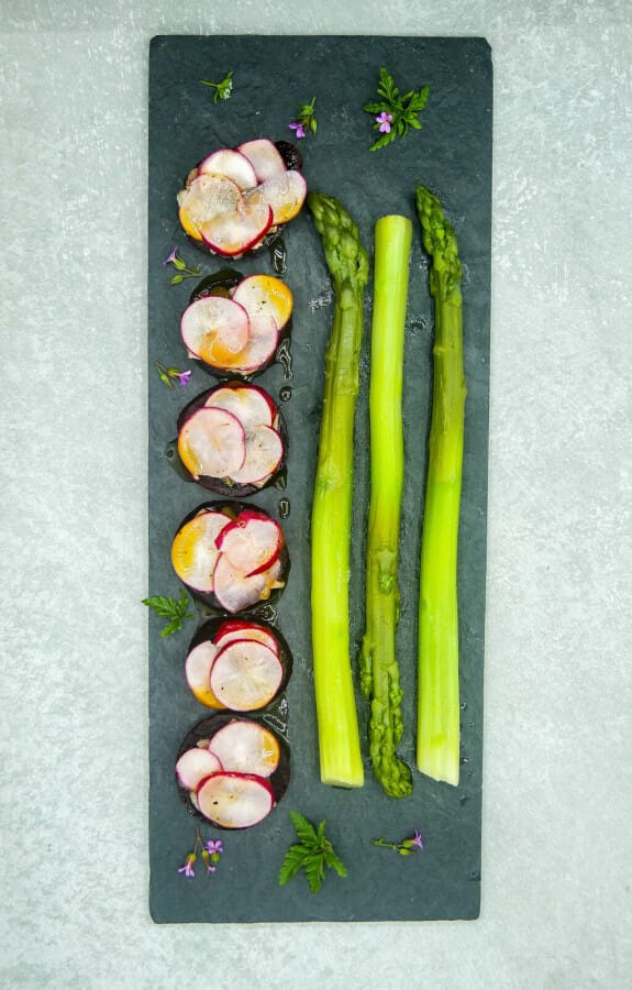 Asperges vertes, fraîcheur nordique aux betteraves