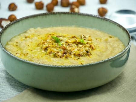 Soupe de céleri-rave aux noisettes