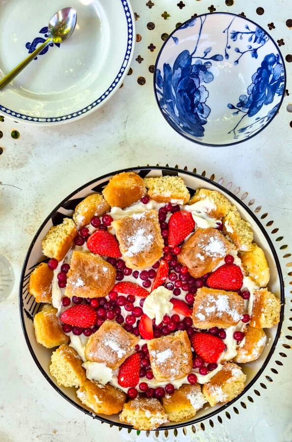Charlotte aux fruits rouges facile