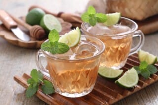 Réussir son thé glacé maison : méthodes d&rsquo;infusion à froid et associations de saveurs