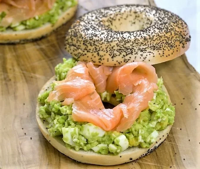 Bagel saumon avocat