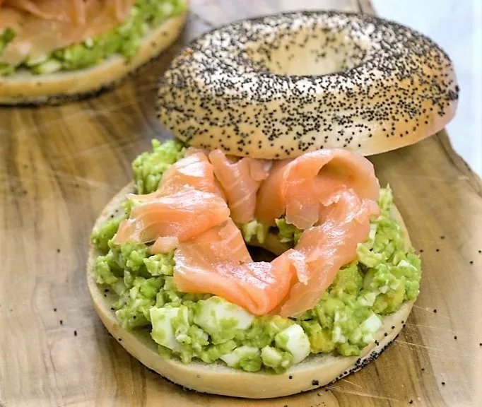 Bagel saumon avocat