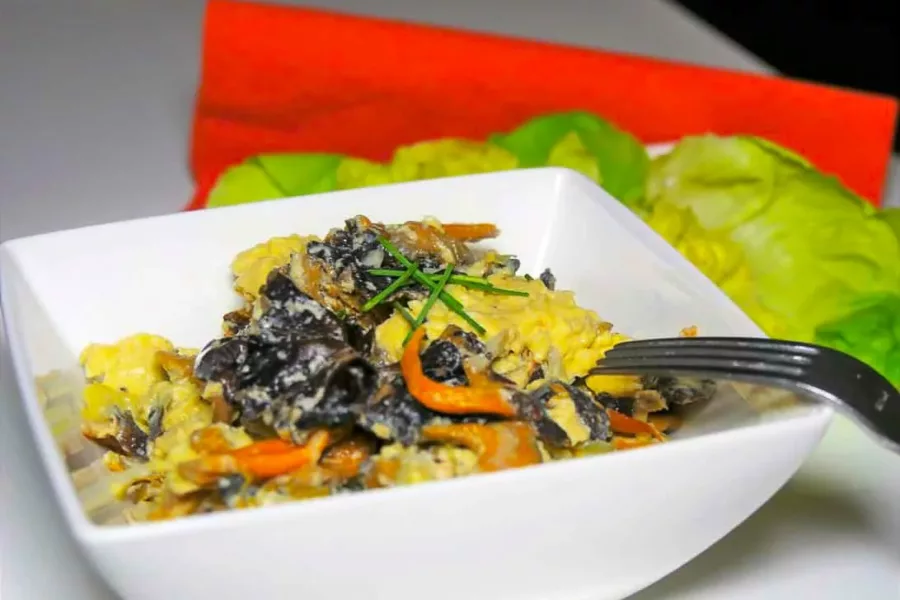 Oeufs brouillés aux chanterelles